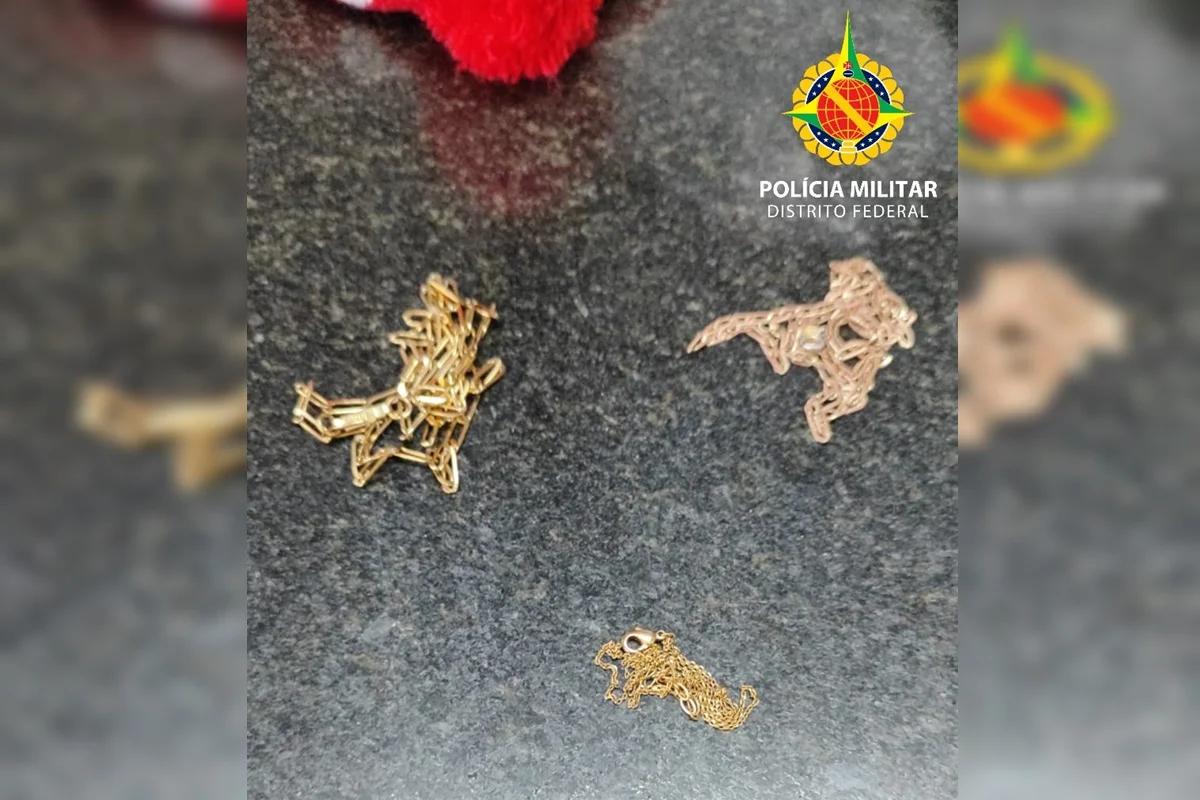 Homem é preso após assaltar joalheria e fazer dois reféns no DF Homem é preso após assaltar joalheria e fazer dois reféns no DF