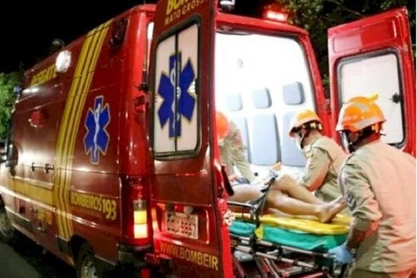 Mulher é atropelada pelo próprio carro ao tirar veículo de garagem