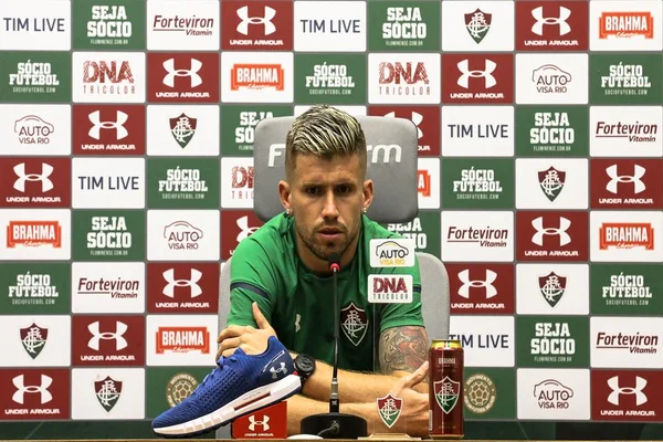Caio Henrique diz que salários atrasados não afetam o Fluminense