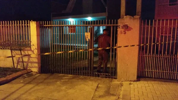 Após briga, idoso mata vizinho a facadas e foge em Curitiba