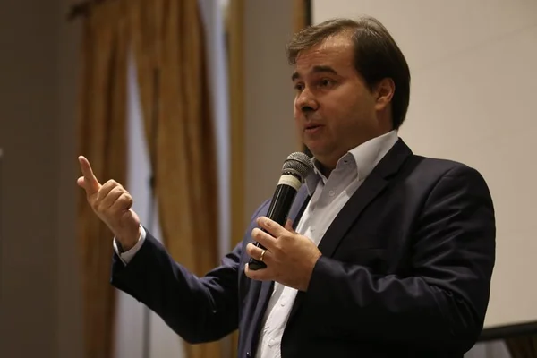 Maia confirma candidatura a deputado federal pelo Rio