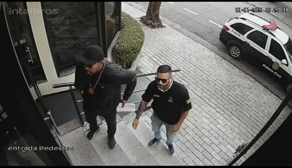 Polícia apreende viatura clonada usada para tentar invadir condomínios