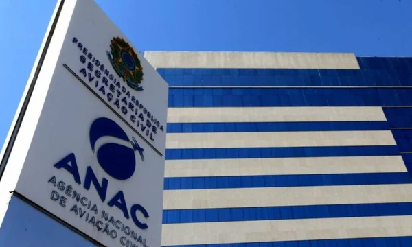 Imagem colorida da fachada do prédio da Anac - Metrópoles