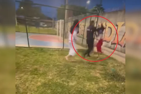 PM do DF discute e derruba adolescente com tapa no rosto