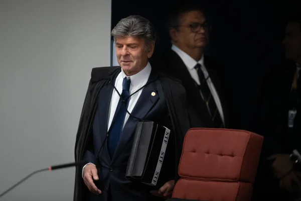 Ministro Luiz Fux - Julgamento do ex-presidente Jair Bolsonaro (PL) e de mais sete aliados, na Primeira Turma do Supremo Tribunal Federal (STF). Os cinco ministros da Turma analisam a ação penal sobre suposta trama golpista atribuída ao ex-chefe do Palácio do Planalto e sete réus que visou anular as eleições de 2022 e manter Bolsonaro no poder - Metrópoles