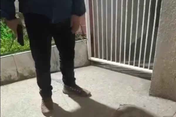 Porteiro saca arma para entregador de bebidas no RJ