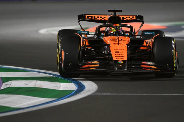 Foto colorida do carro de Oscar Piastri, durante GP da Arábia Saudita de F1 - Metrópoles