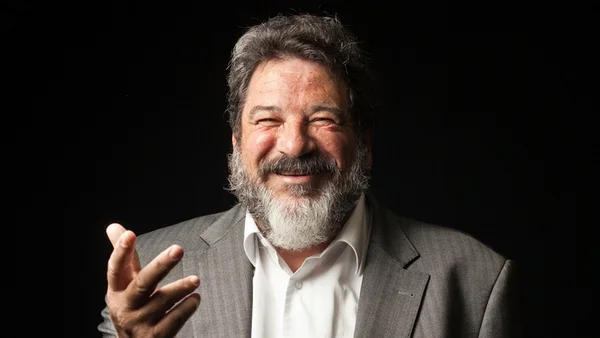 Mario Sergio Cortella se junta ao filho para falar de temas polêmicos