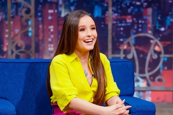 Com rotina pesada, Larissa Manoela revela ritual para ficar calma
