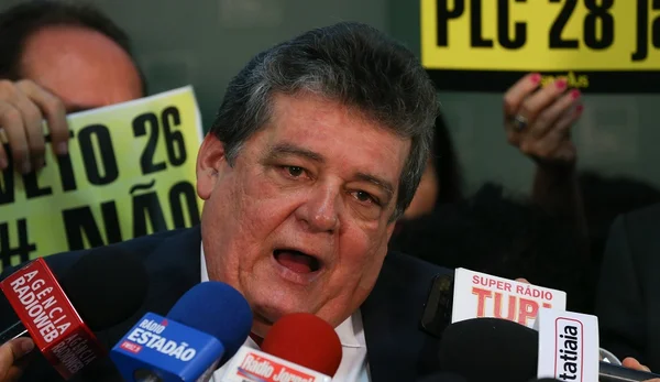 Vice-líder do governo já reconhece derrota na comissão do impeachment