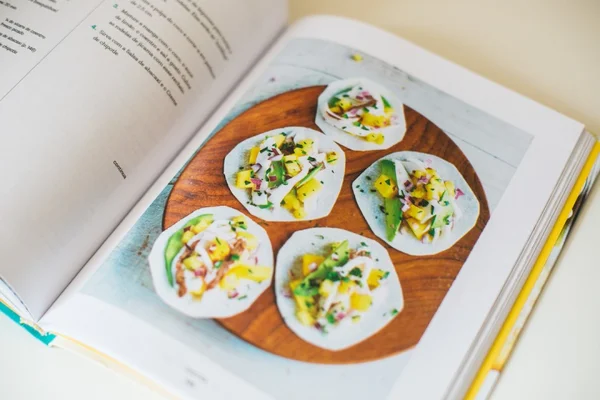 Novo livro de Laura Miller traz mais de 100 receitas veganas