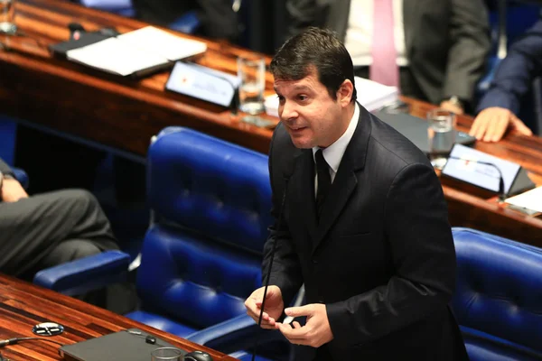 Da bancada do DF, Reguffe surpreende com 6 votos ao comando do Senado