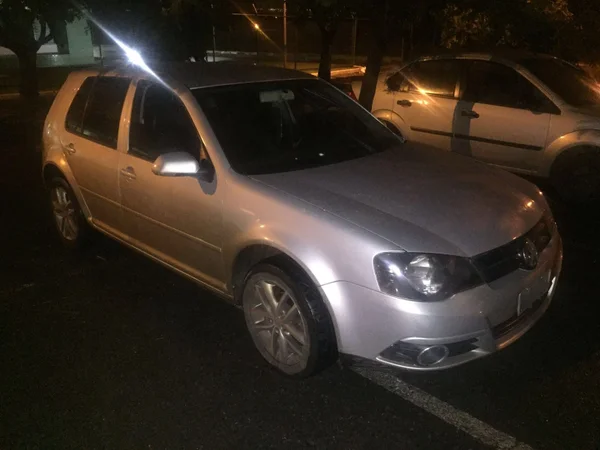 Após perseguição, bandidos disparam contra policiais e um deles é preso com carro roubado no Varjão