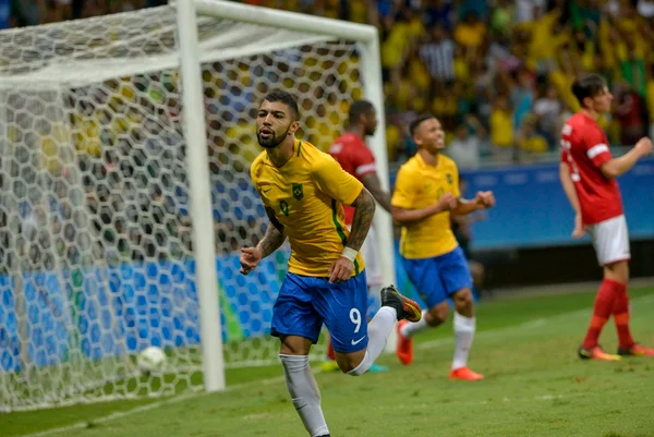 Brasil goleia Dinamarca por 4×0 e disputa quartas contra Colômbia