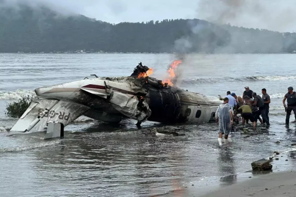 Acidente de avião em praia de Ubatuba