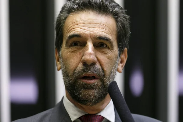 PT aposta em eleições municipais para reverter popularidade de Bolsonaro