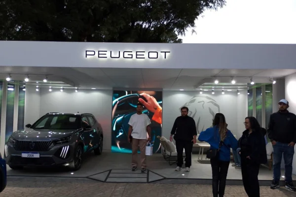 Prefeitura multa concessionária por instalar estande em parque tombado