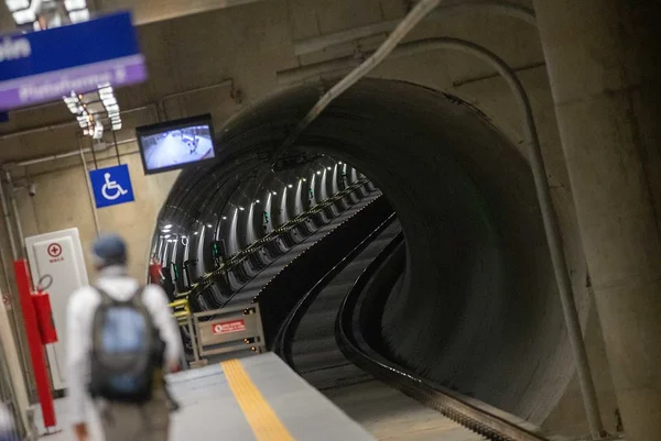 Sistema de monitoramento eletrônico em estação do metrô de São Paulo