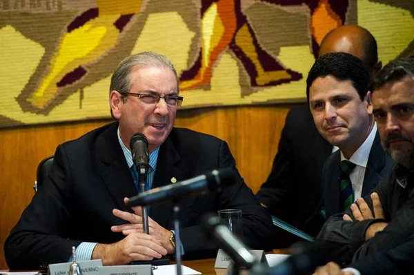 Cunha deve assinar hoje criação da CPI do Carf na Câmara