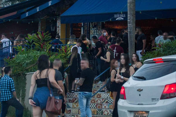 Bares lotados em Campinas, São Paulo
