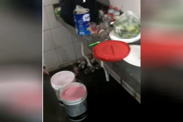 Que nojo: PM encontra produção de “dindim” no banheiro da Rodoviária
