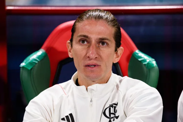 Imagem colorida de Filipe Luis - Metrópoles