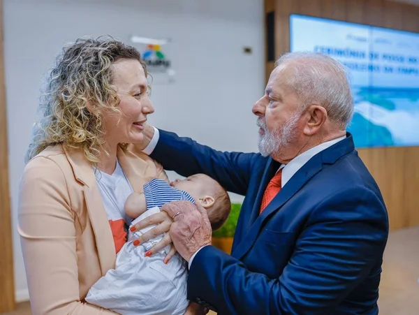 Lula visita família de petista morto por bolsonarista em aniversário