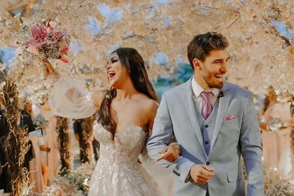 Carol Nakamura abre álbum do casamento: “Dia mais feliz da minha vida”