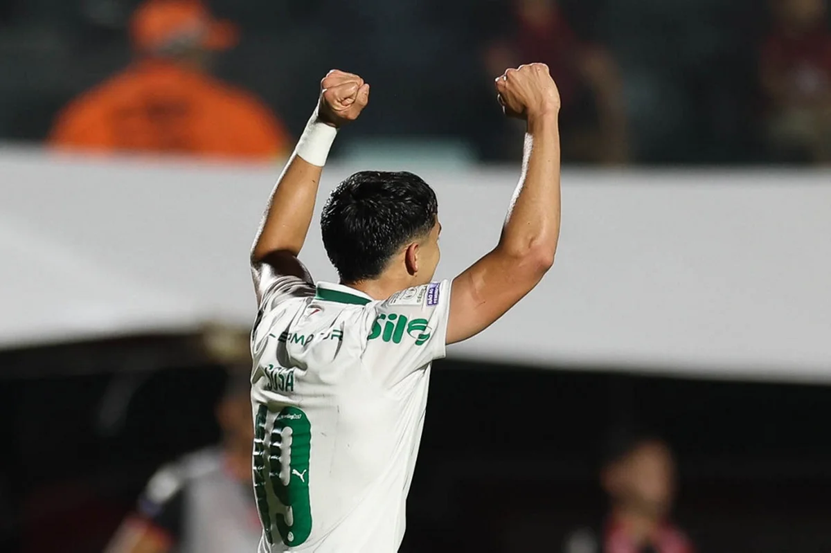 Ramón Sosa comemora gol contra o Vitória Ramón Sosa comemora gol contra o Vitória
