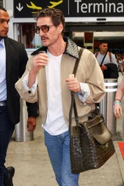 O ator Pedro Pascal também aderiu à tendência O ator Pedro Pascal também aderiu à tendência