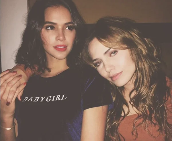 Minissérie exibe beijo entre Bruna Marquezine e Letícia Colin