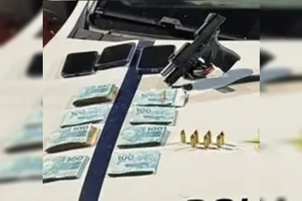dinheiro apreendido com bandidos no cemitério