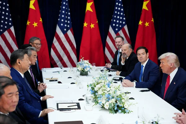 imagem colorida do encontro entre Trump e Xi Jinping na Coreia do Sul