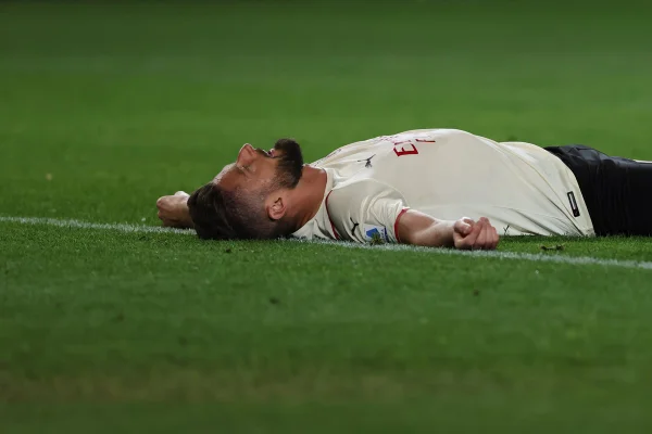 Milan tropeça de novo e vê liderança ameaçada no Campeonato Italiano