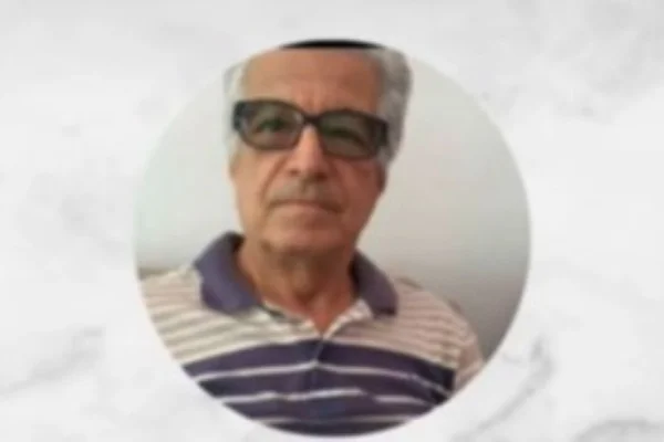foto colorida de Cesar Fine Torresi, idoso de 77 anos morto em Santos após levar "voadora" de motorista - Metrópoles