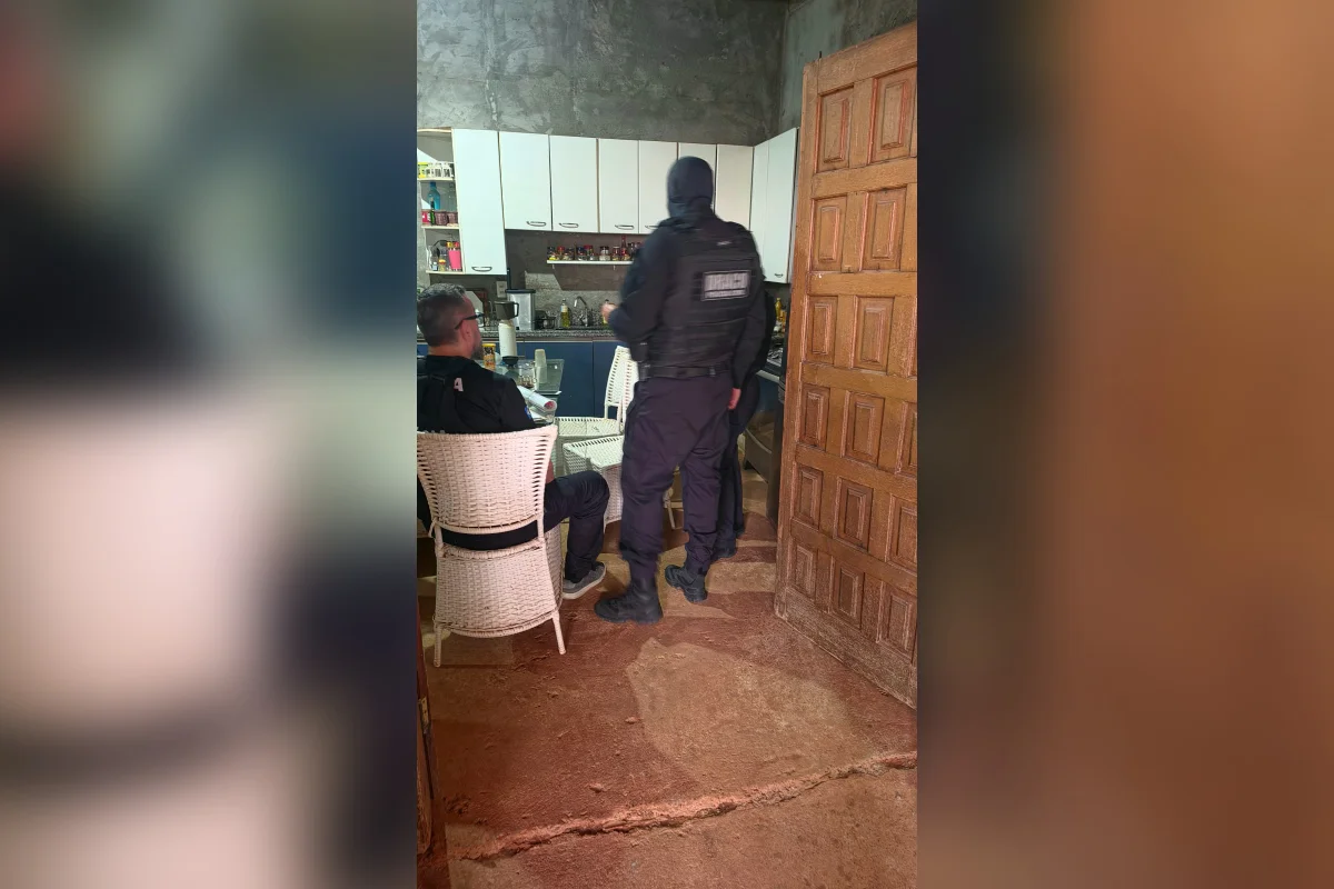 Uma mulher foi presa no RJ Uma mulher foi presa no RJ