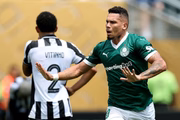 Paulinho fez o gol da classificação do Palmeiras