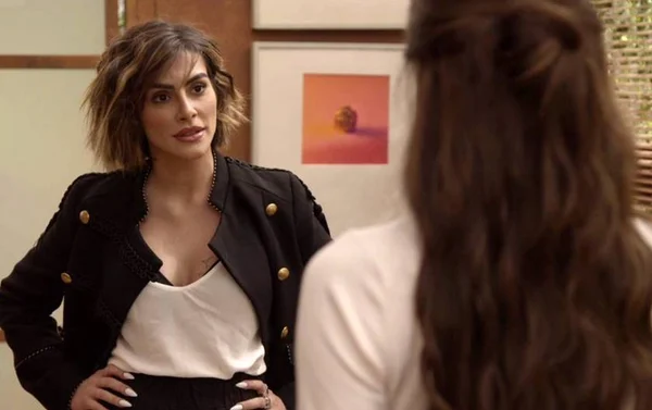 O Tempo Não Para: Betina se delicia com noivado frustrado de Marocas