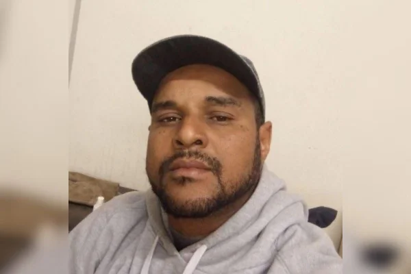 Vinícius Baptista Crespo, 40 anos, que morreu ao cair de 6 metros após ser picado por abelhas em Matão - Reprodução