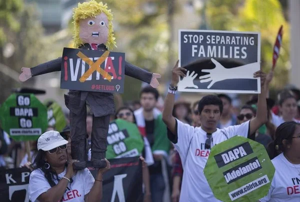 Juiz suspende deportação de famílias imigrantes nos EUA