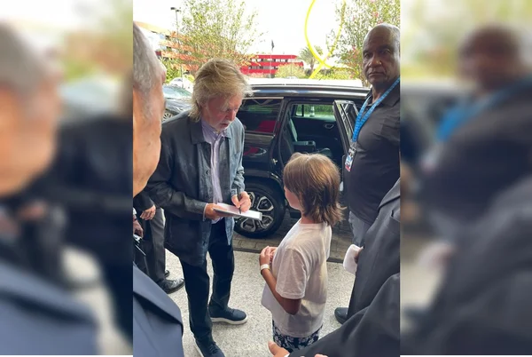 Paul McCartney autógrafo fá mirim Brasília