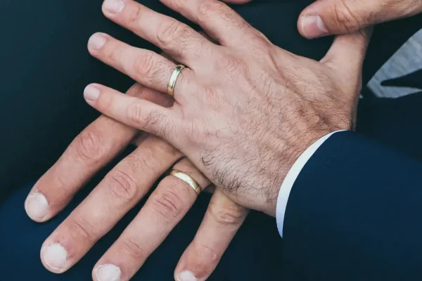 Tribunal diz que casamento homoafetivo deve ser reconhecido em toda UE