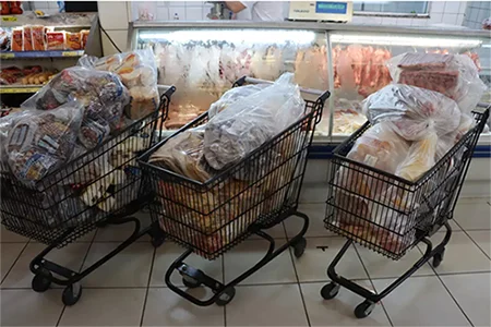 Vigilância Sanitária apreende uma tonelada de alimentos vencidos em SP