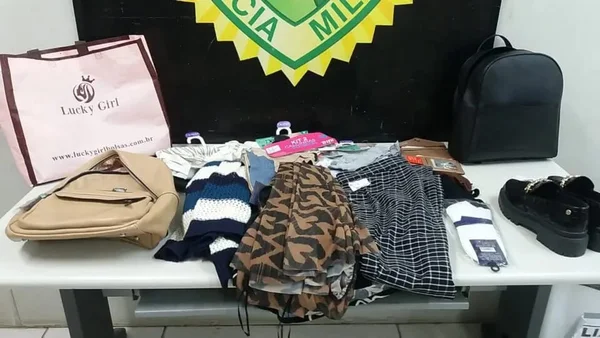 Vídeo: mulher é presa por furtar roupas em lojas no centro de Curitiba