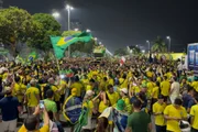 Multidão lota Manaus em ato pró-Flávio nessa segunda-feira (19/10)