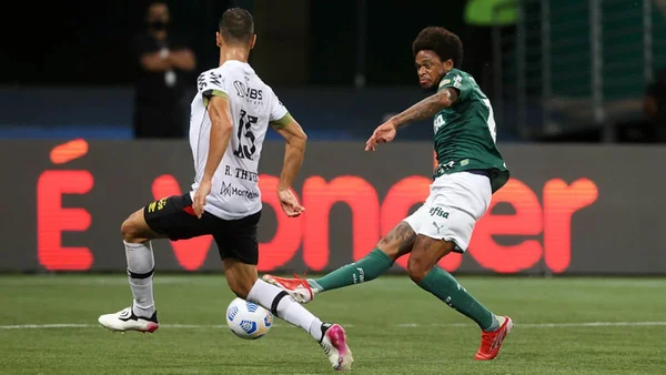 Palmeiras bate o Sport e reassume o segundo lugar do Brasileirão