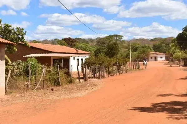 Imagem mostra local em que Três são presos após punição em conflito de terra no Oeste baiano; grupo expulsou PMs encapuzados - Metrópoles
