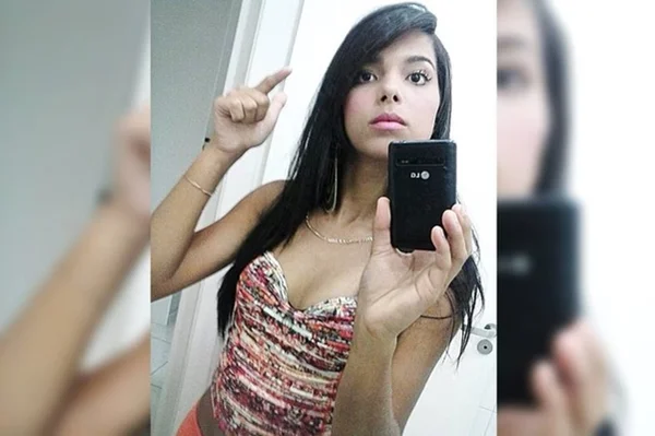 Imagem colorida de jovem