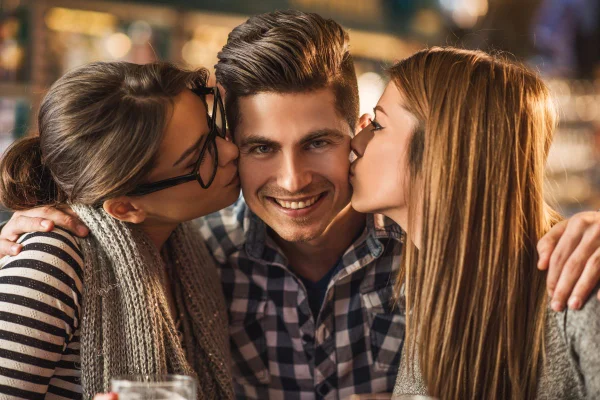 Ménage: 5 posições bem safadas para provar (e gozar) no sexo a três