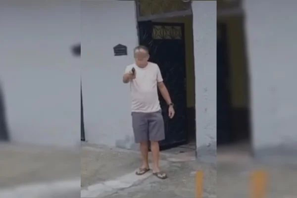 Homem filma momento em que é baleado por vizinho após briga